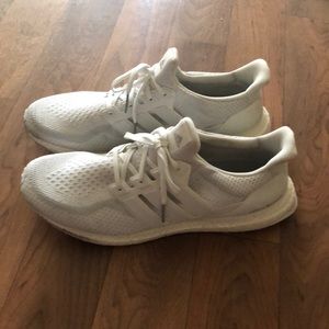 White ultraboosts 2.0